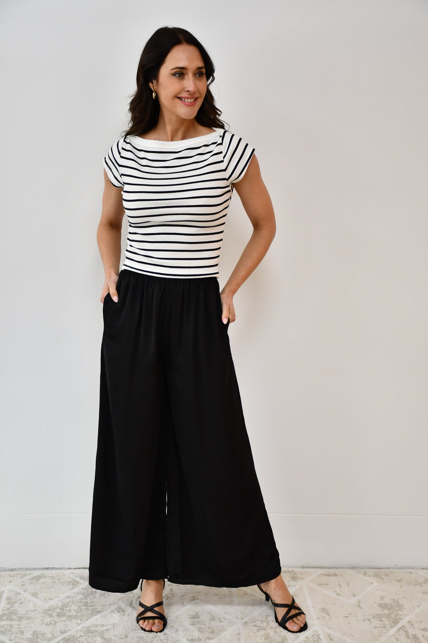 LX2520J  Wide-Leg Black Pants