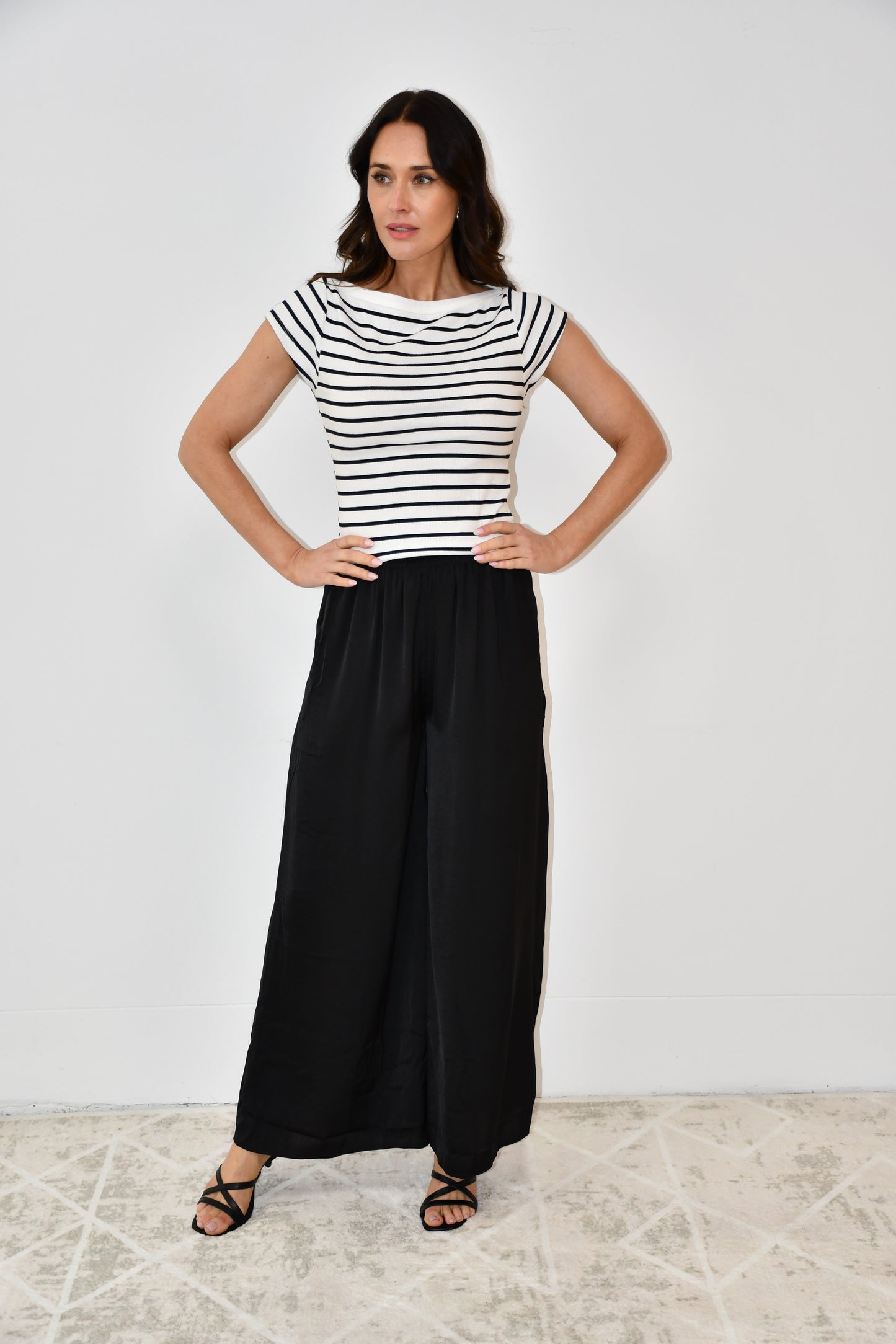LX2520J  Wide-Leg Black Pants