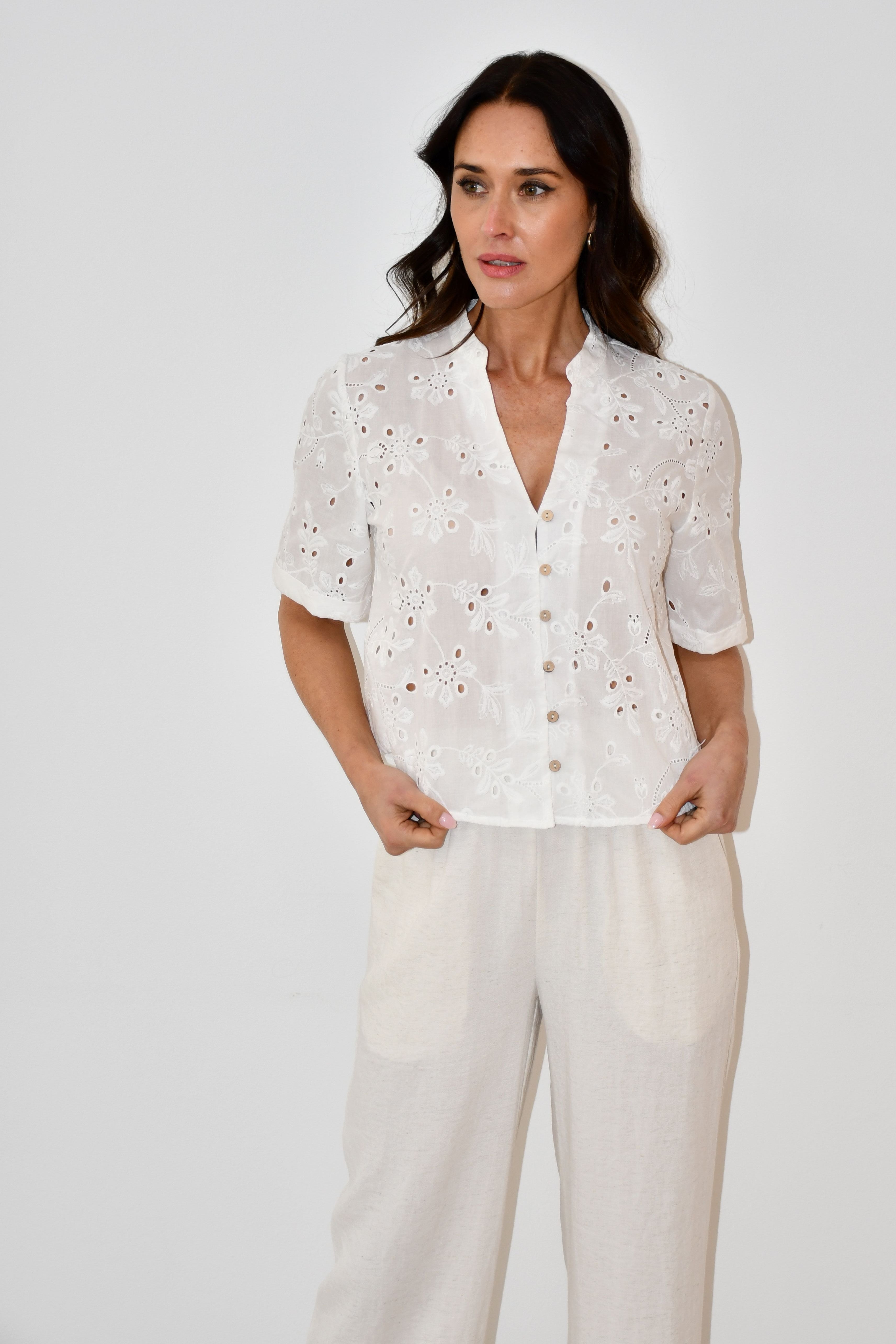 LX2521J - White Embroidered Button-Down Top
