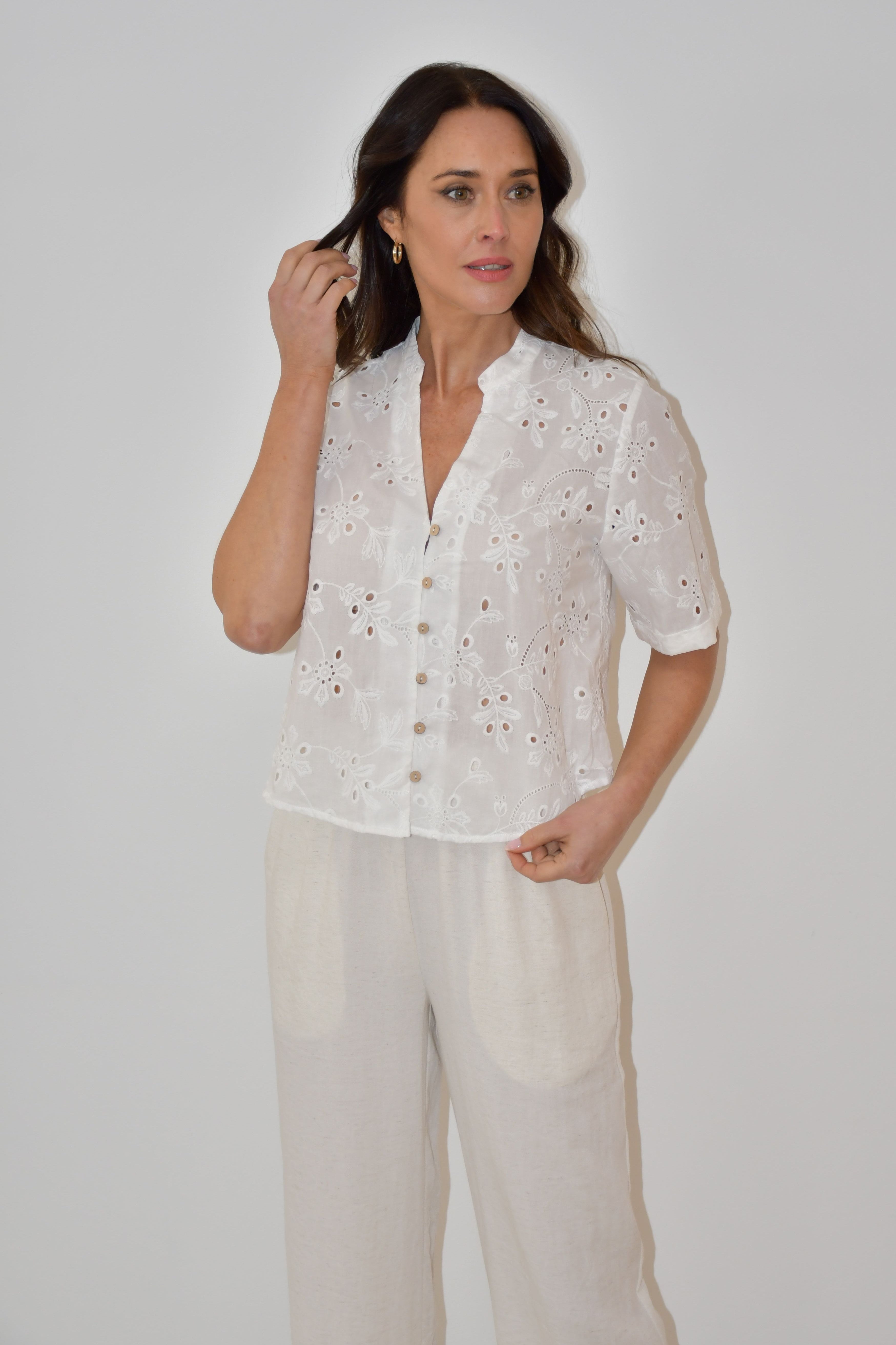 LX2521J - White Embroidered Button-Down Top