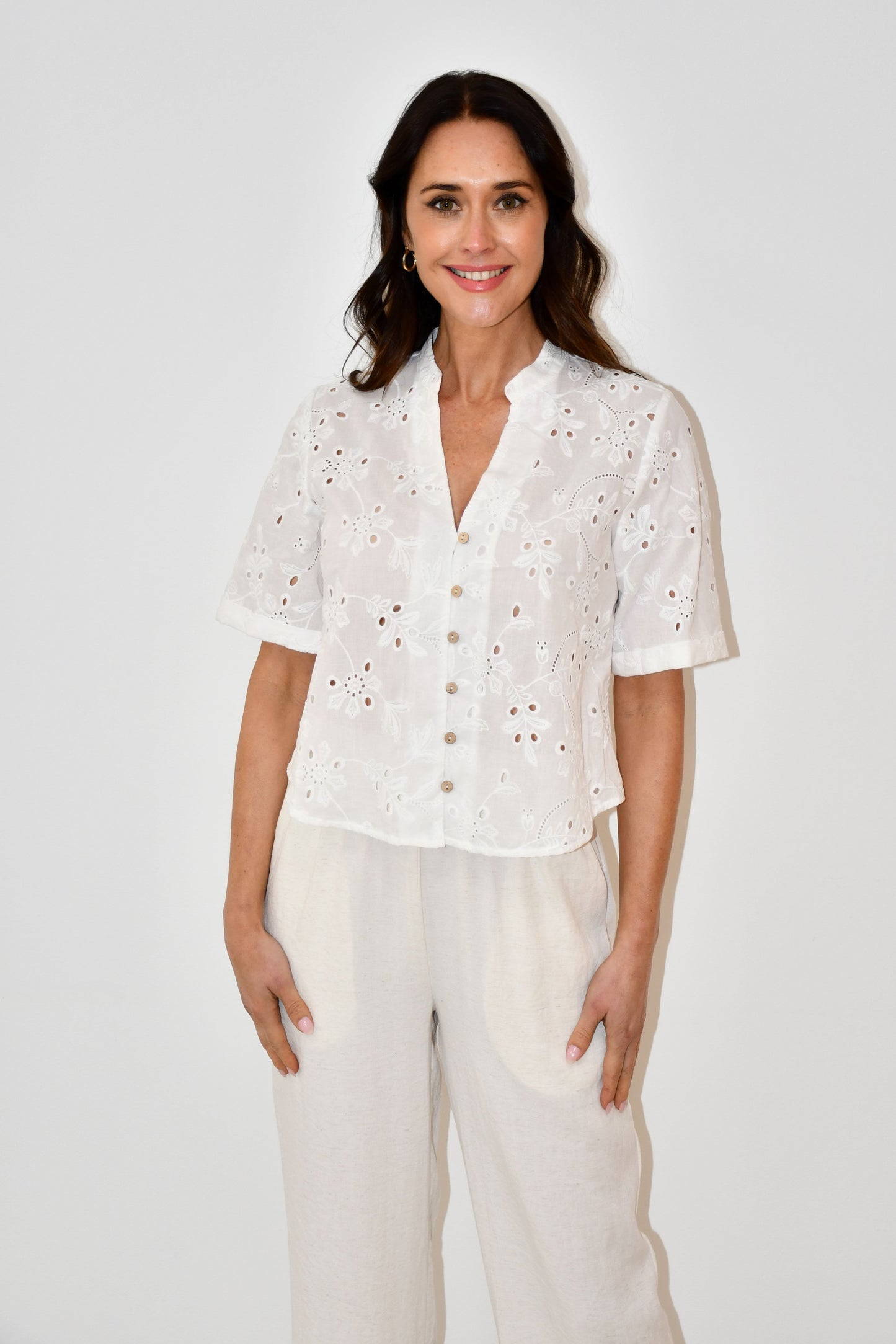 LX2521J - White Embroidered Button-Down Top
