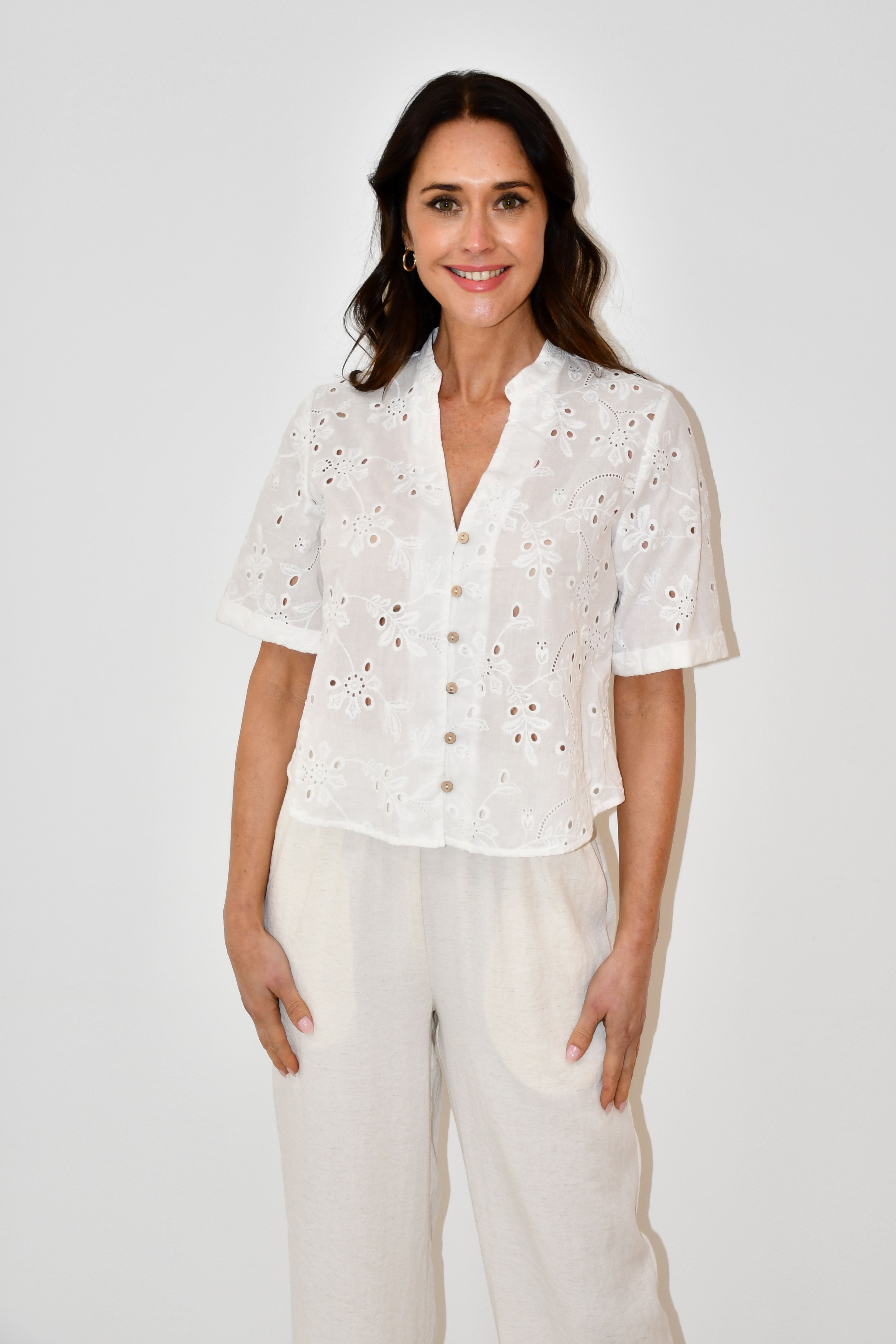 LX2521J - White Embroidered Button-Down Top
